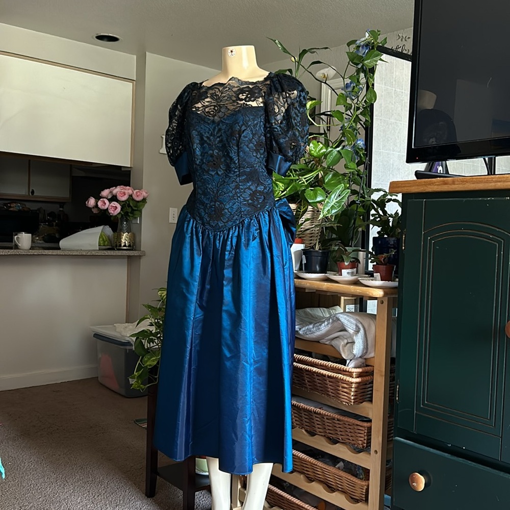 NWOT ILGWU Made in USA turquoise blue black/lace Dress W/Waist bowtie size 8
